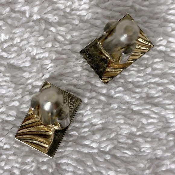 Vintage Gold Tone Metal  Rectangle Textured Cufflinks - Picture 3 of 9